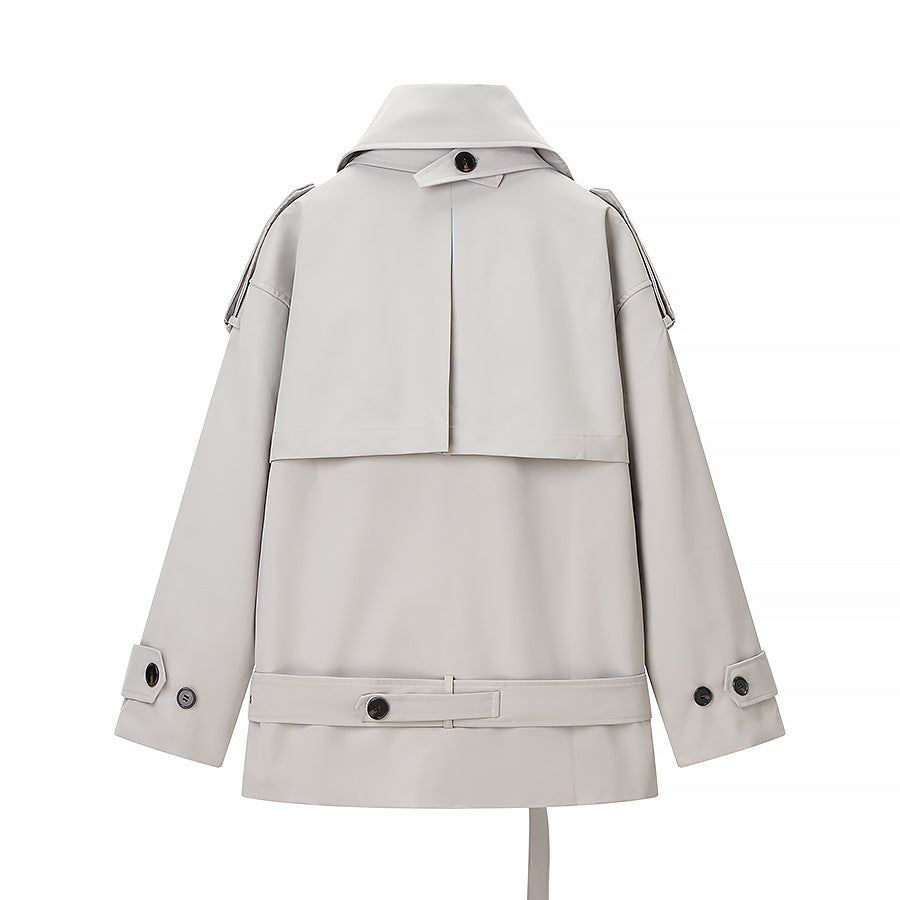 Women's short trench-style jacket with high standing collar, double-breasted front and waist belt Fashion Glam