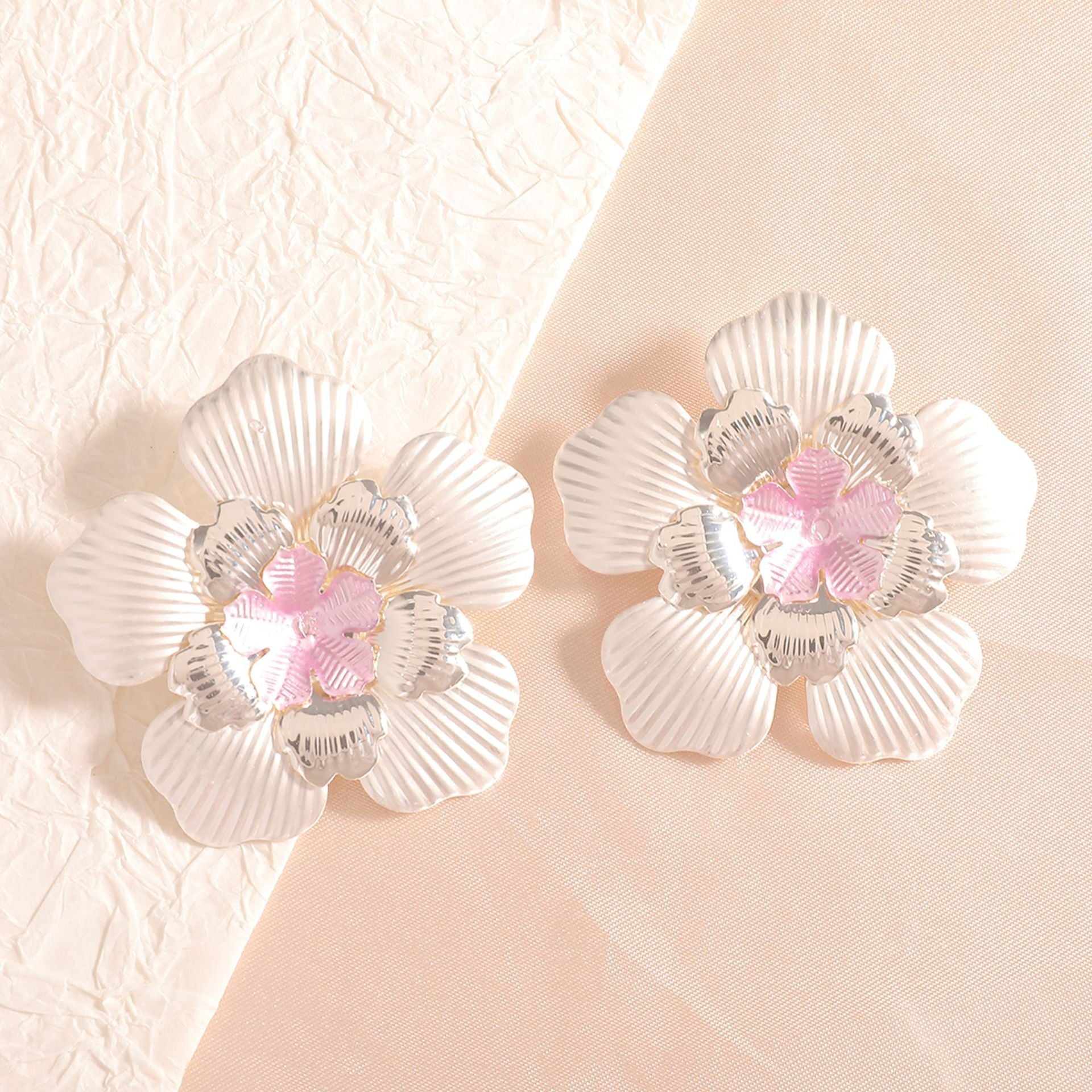 Ladies' flower earrings with intricate design and glossy accents Fashion Glam