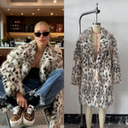 Women's midi coat made of faux fur with leopard print, oversized fit and shawl collar Fashion Glam