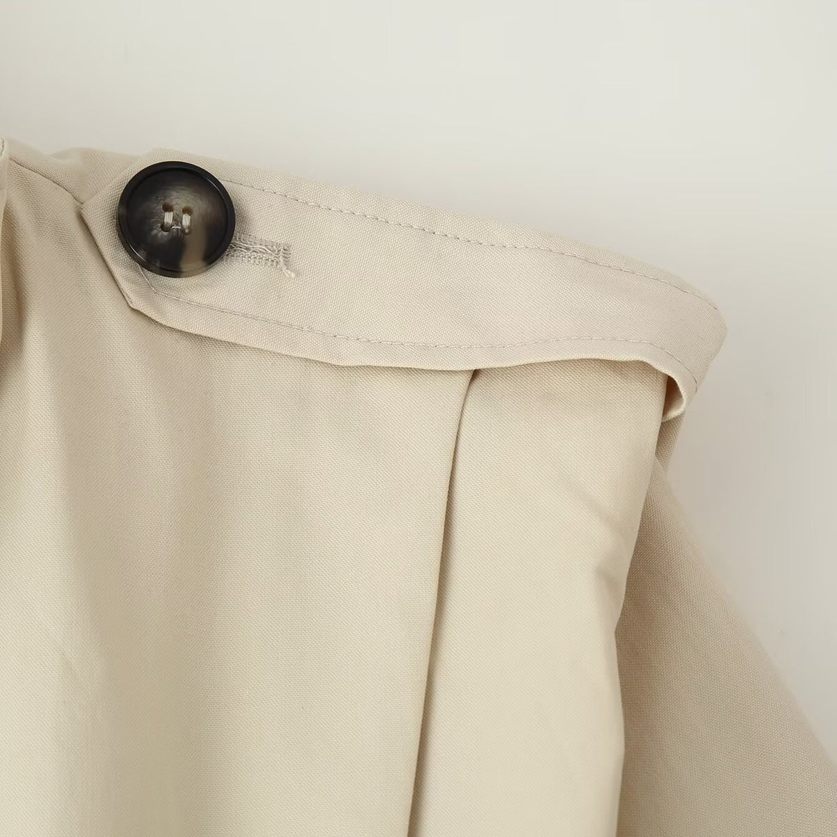 Women's short trench-style jacket, double-breasted with high stand-up collar and waist smocking Fashion Glam