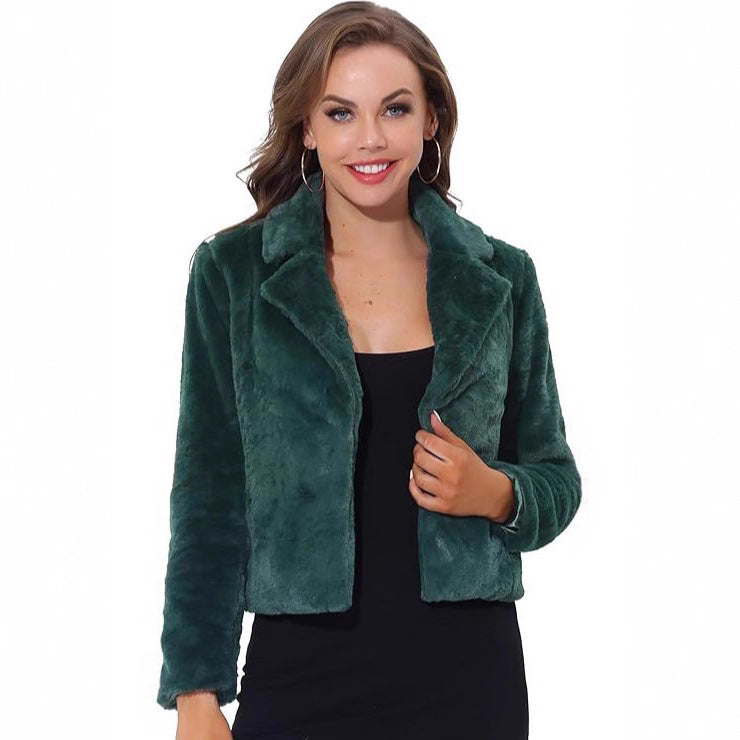 Women’s short jacket made of velvet faux fur with a notched collar and figure-flattering cropped cut Fashion Glam