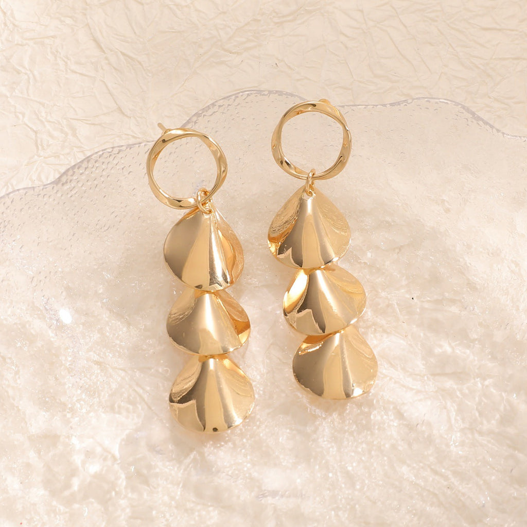 Women Hanging Earrings with Elegant Shell Design Fashion Glam