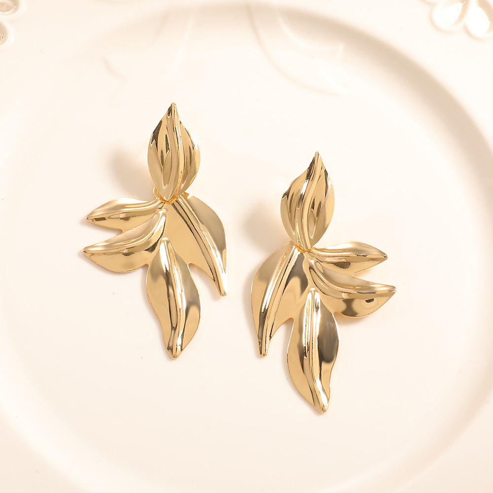 Women’s earrings with elegant leaf design Fashion Glam