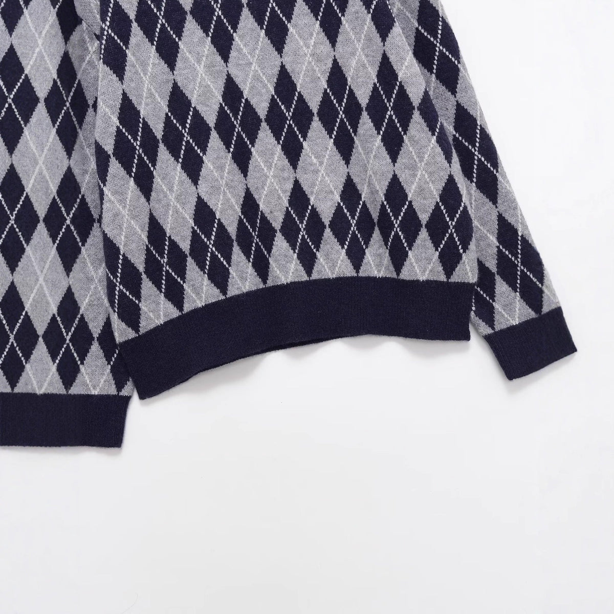 Women's Argyle V-Neck Knitted Sweater with Diamond Pattern Fashion Glam