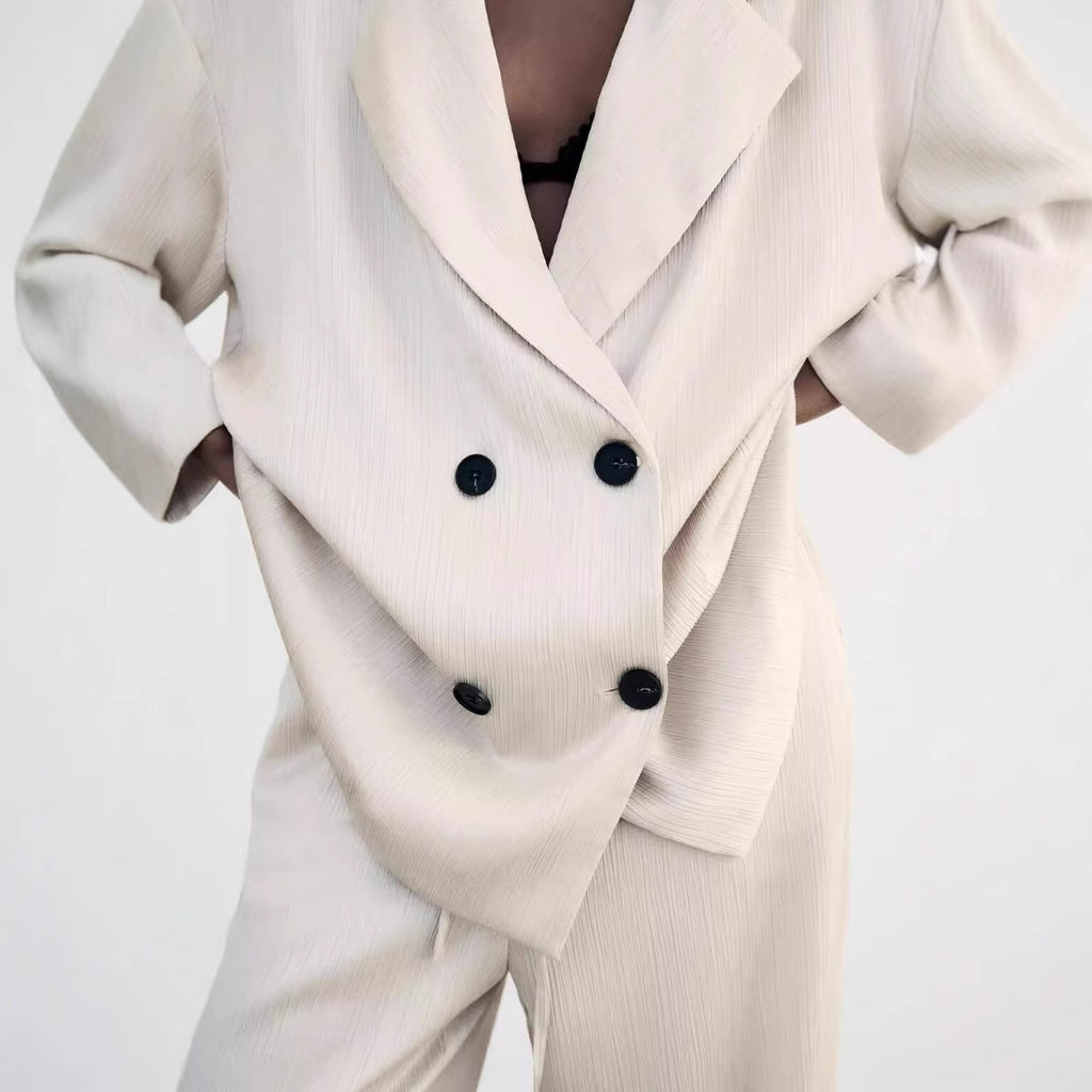 Ladies Oversized Double-Breasted Blazer with Pleated Structure and Three-Quarter Sleeves Fashion Glam
