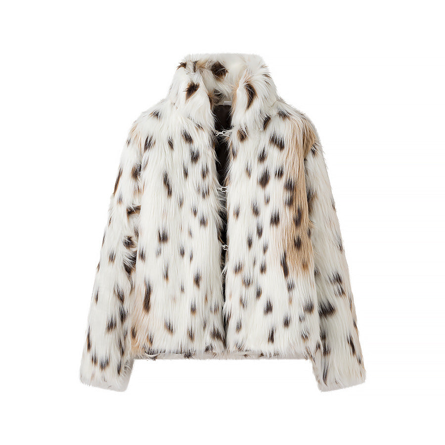 Women's short coat made of faux fur in spotted design with high collar Fashion Glam