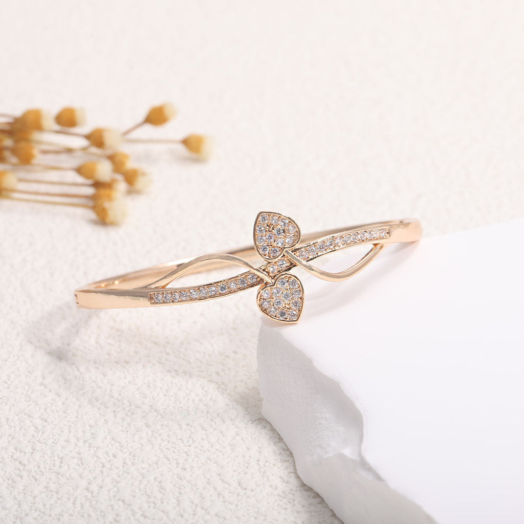 Women's bangle with elegant infinity pattern and sparkling zirconia Fashion Glam