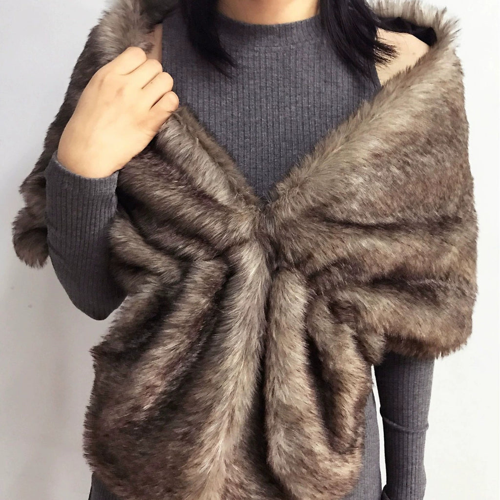 Women's elegant faux fur shoulder stole in capelet cut Fashion Glam