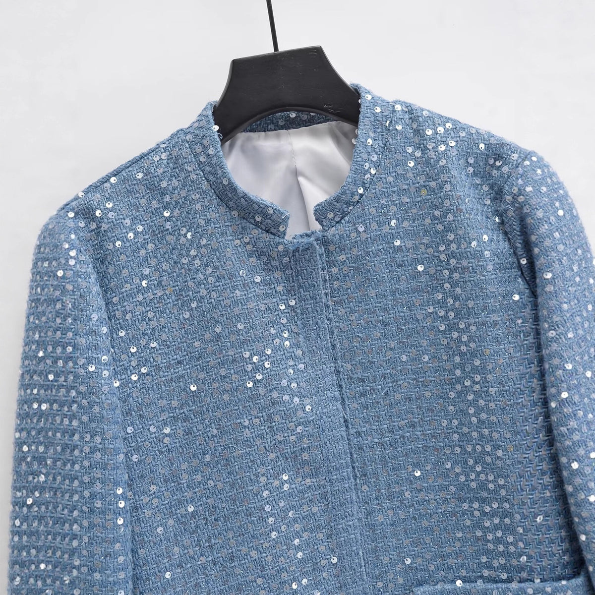 Women's Short Blazer Made of Boucle Tweed with Sequins and Flap Pockets Fashion Glam