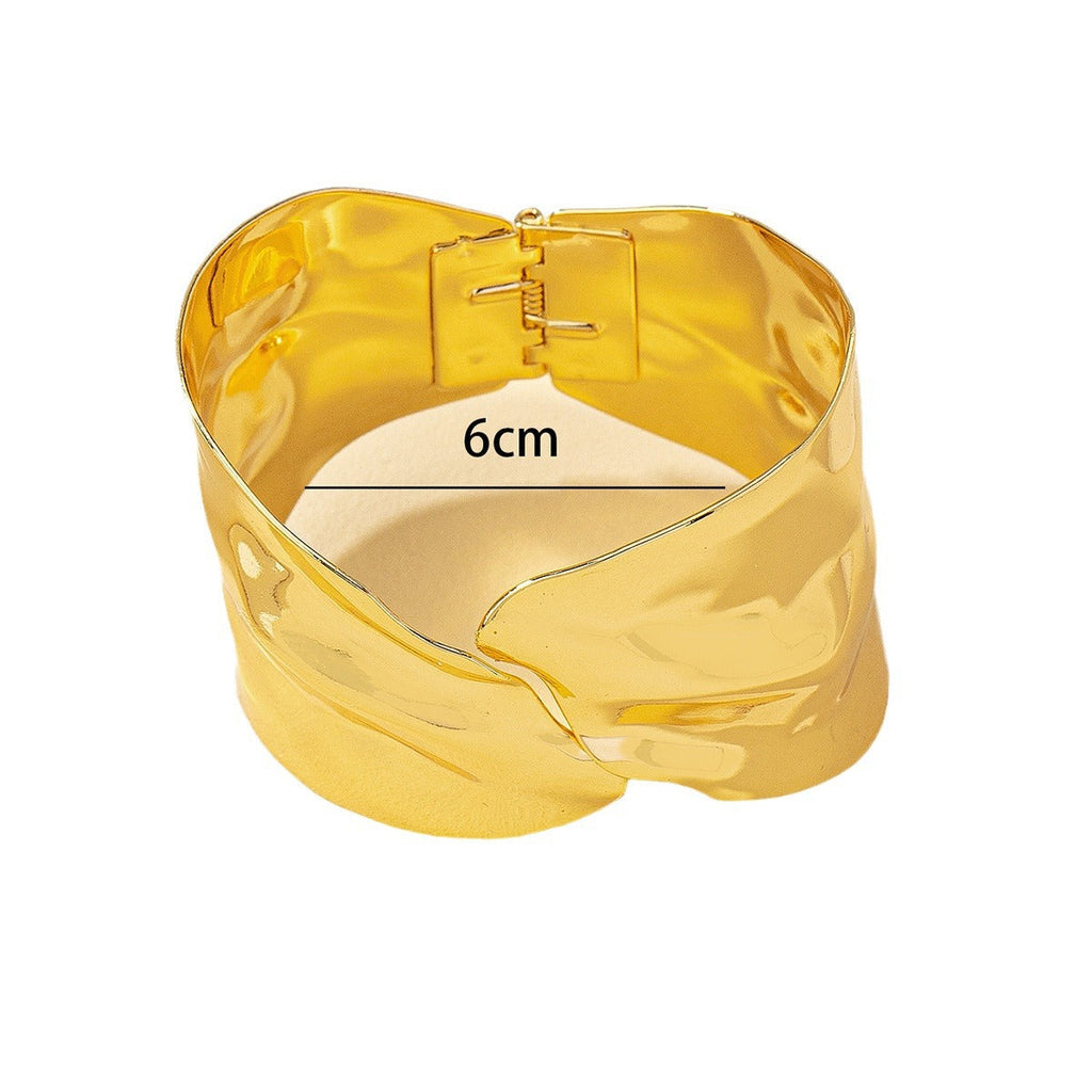 Women's Open Bangle in Stylish, Curved Design Fashion Glam