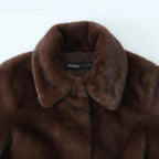Women’s short jacket made of luxurious faux fur with a classic shirt collar Fashion Glam