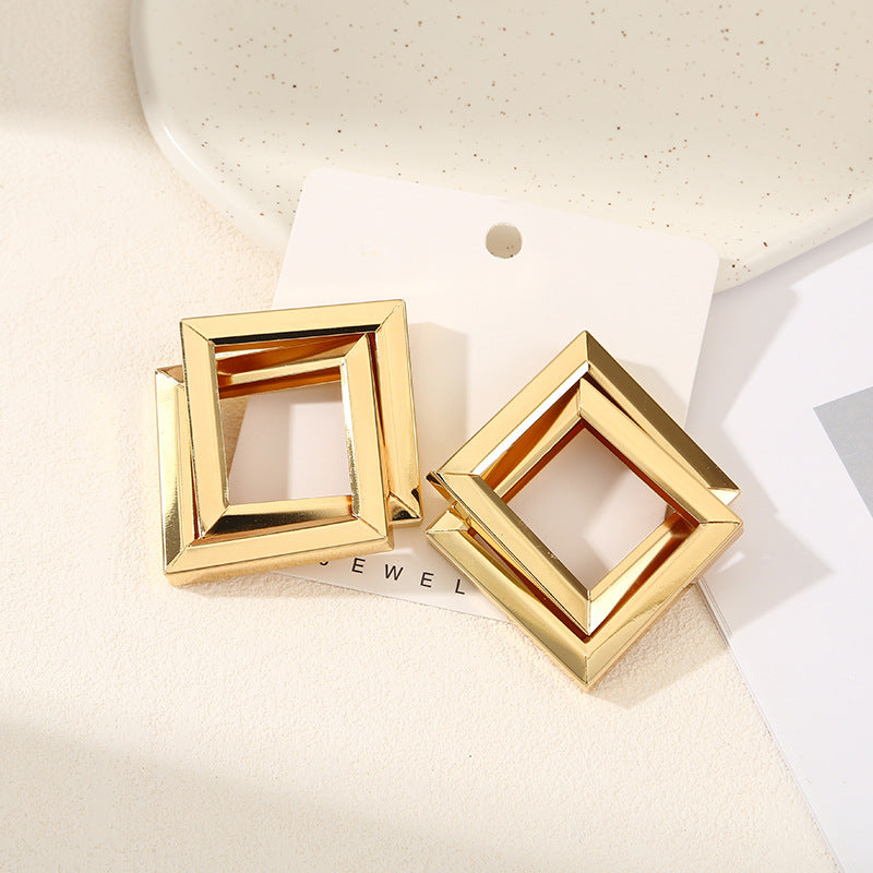 Women's Hanging Earrings with Square Design and Glossy Surface Fashion Glam