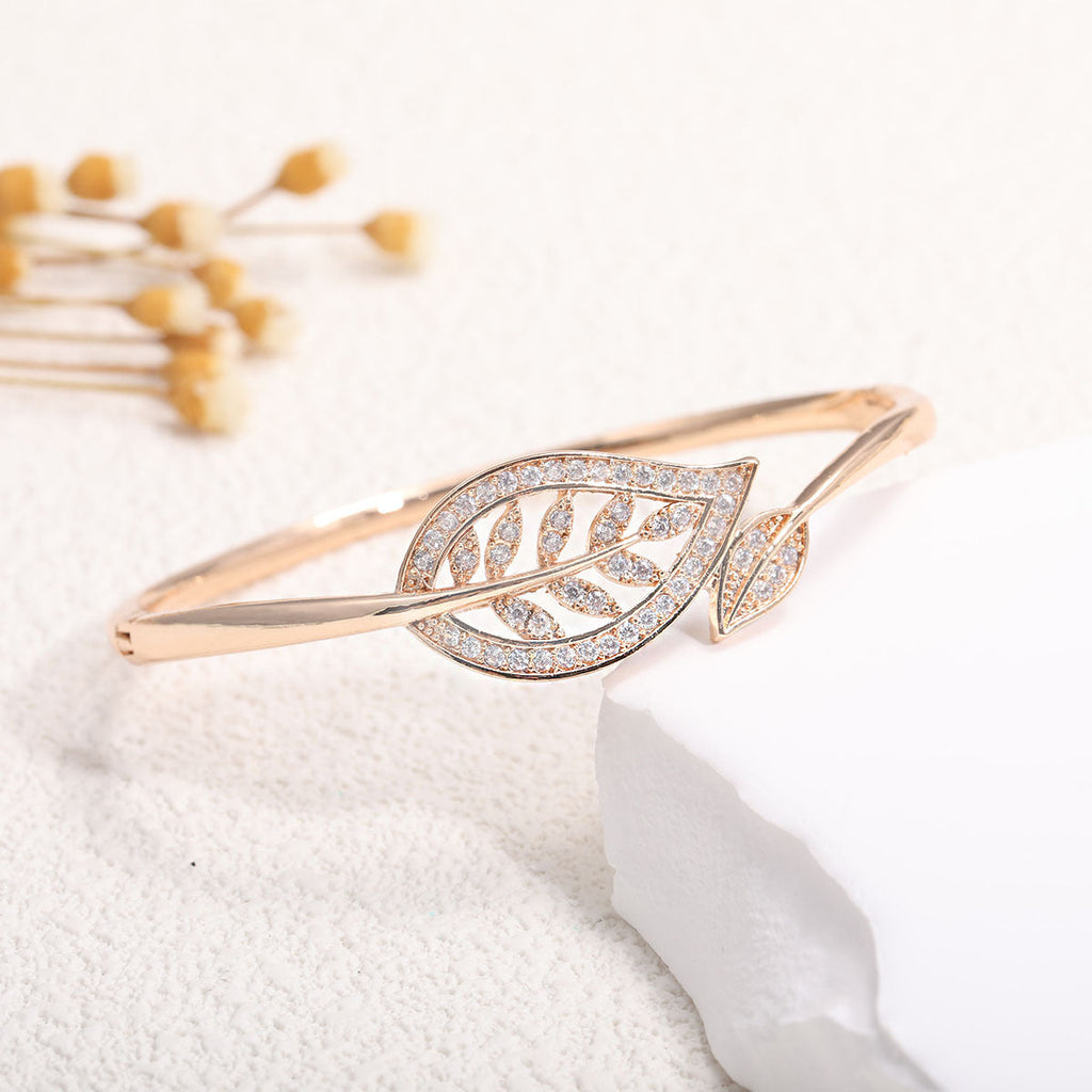 Ladies bracelet with elaborate infinity symbol and sparkling zirconia Fashion Glam
