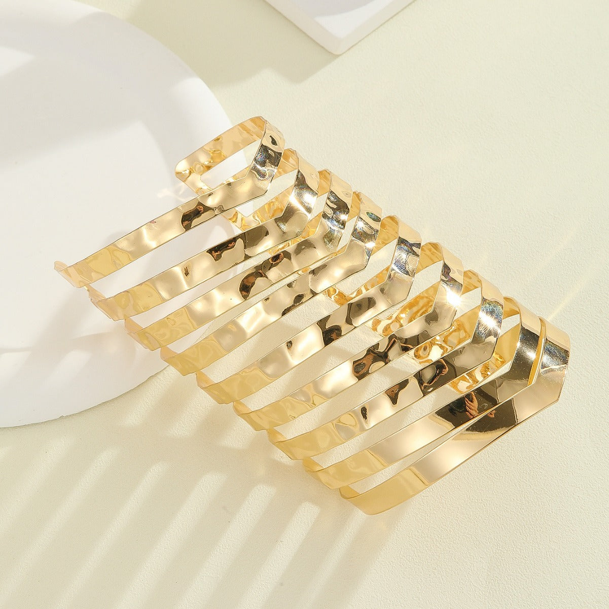 Women's hair accessories with shiny, curved elements Fashion Glam