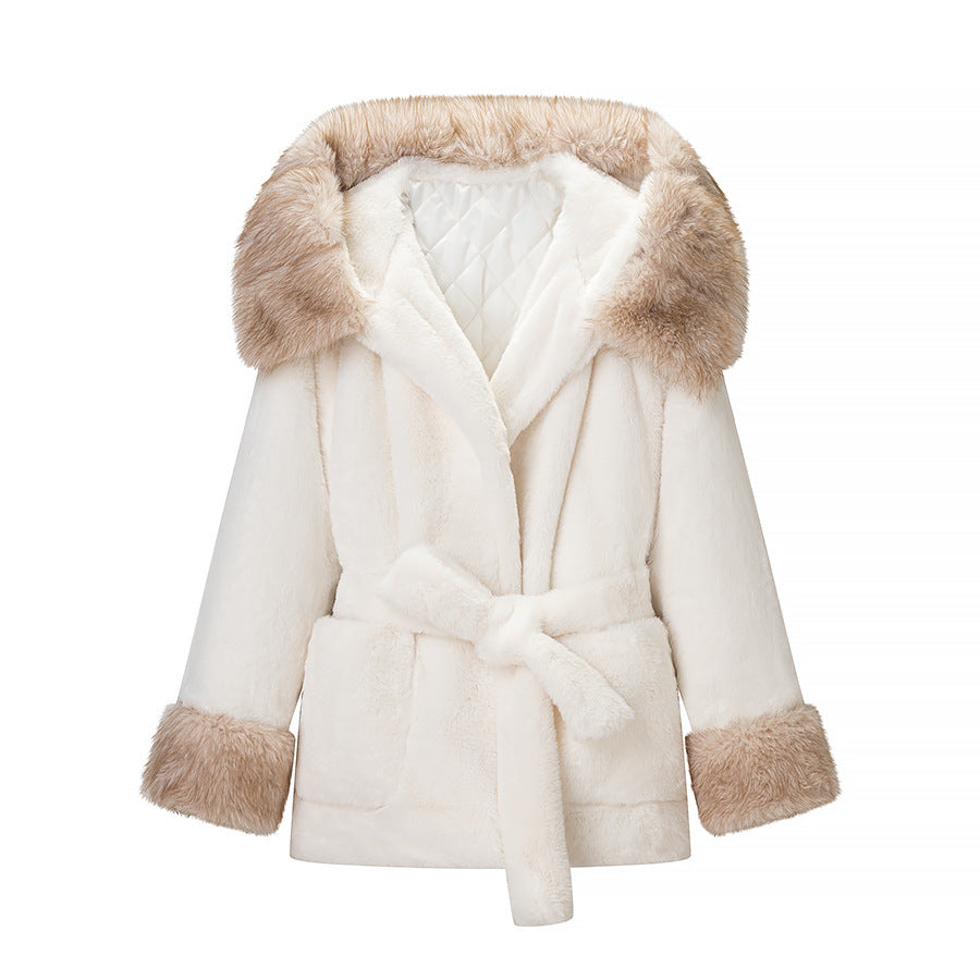Ladies short coat made of luxurious faux fur with quilted inner lining, hood collar and waist belt Fashion Glam