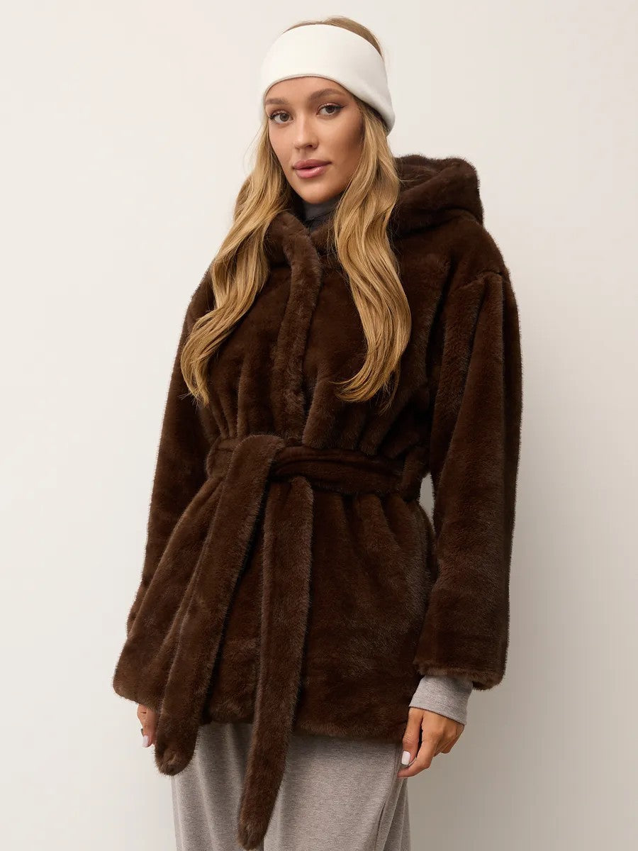 Women's short fitted faux fur coat with hood and tie belt Fashion Glam