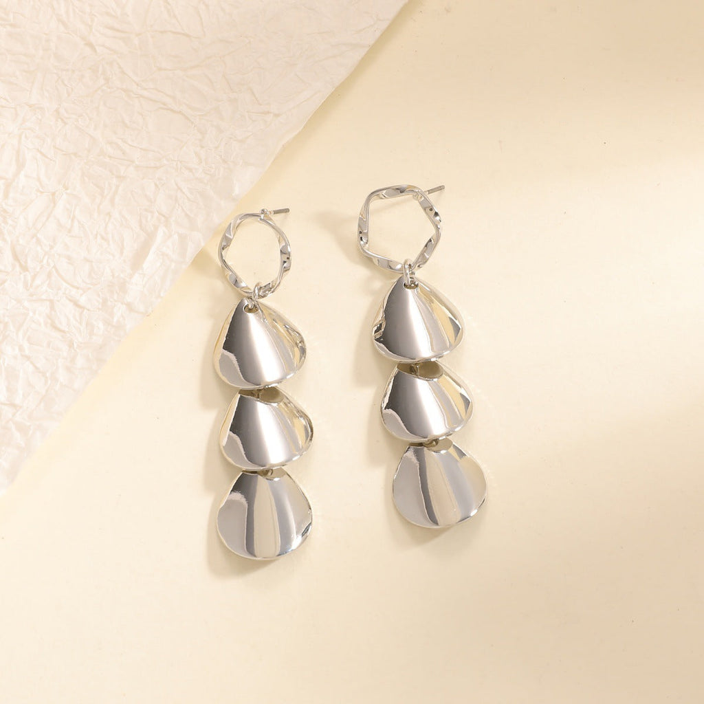 Women Hanging Earrings with Elegant Shell Design Fashion Glam