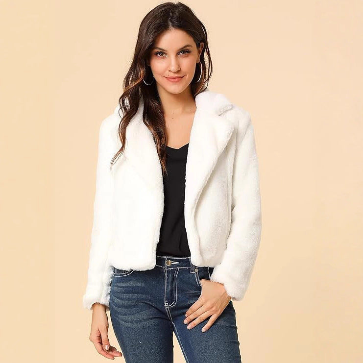 Women’s short jacket made of velvet faux fur with a notched collar and figure-flattering cropped cut Fashion Glam