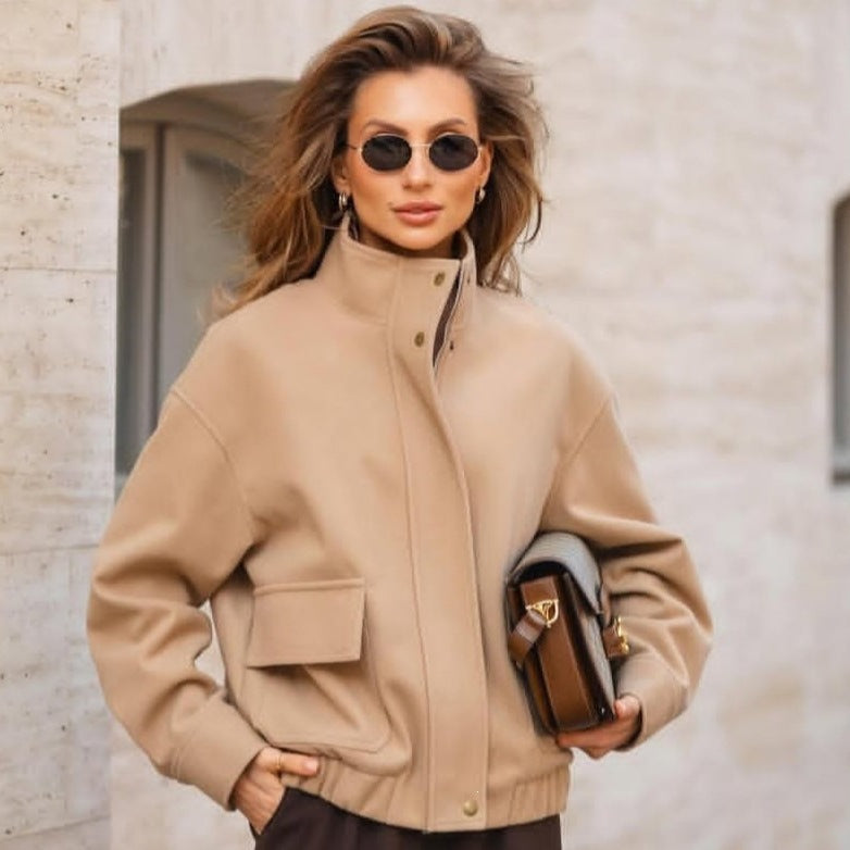 Women’s short jacket made of wool blend in utility look with stand-up collar, flap pockets, and elastic hem Fashion Glam