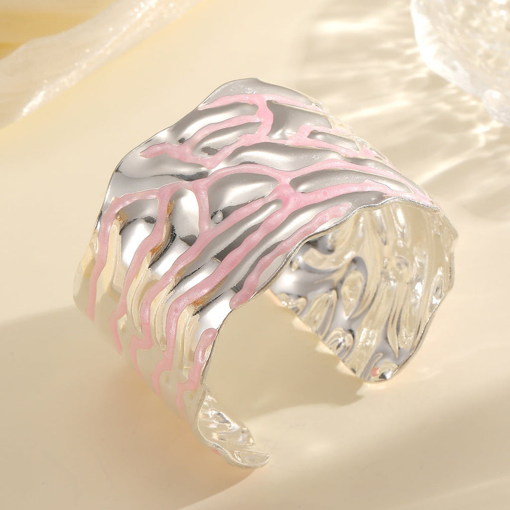 Women Open Bangle with Artistic Wave Pattern Fashion Glam