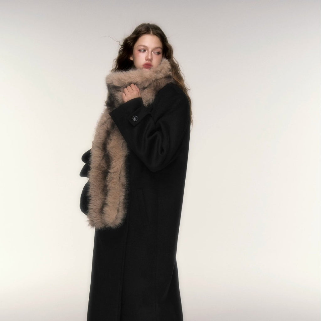 Women's luxurious long faux fur stole with patterned look and voluminous texture Fashion Glam