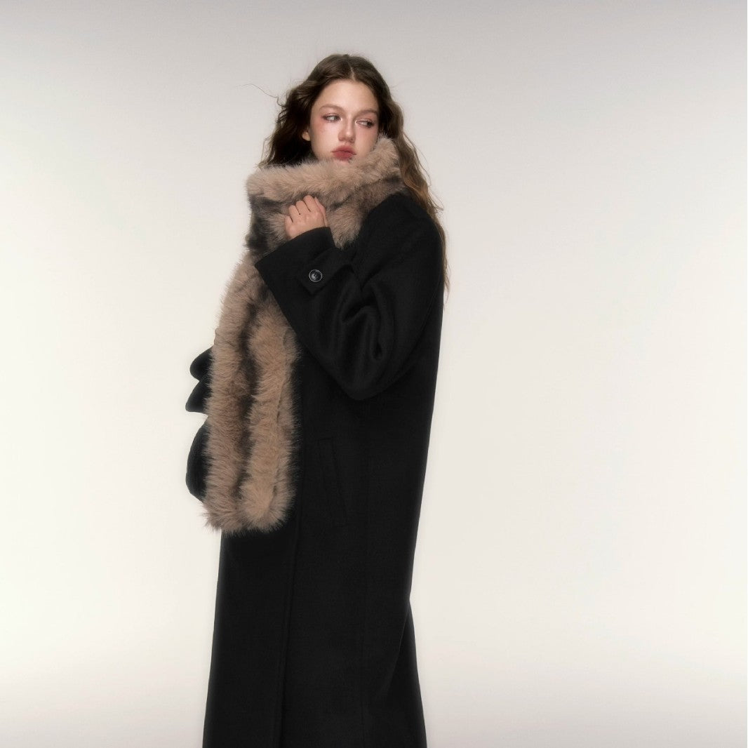 Women's luxurious long faux fur stole with patterned look and voluminous texture Fashion Glam