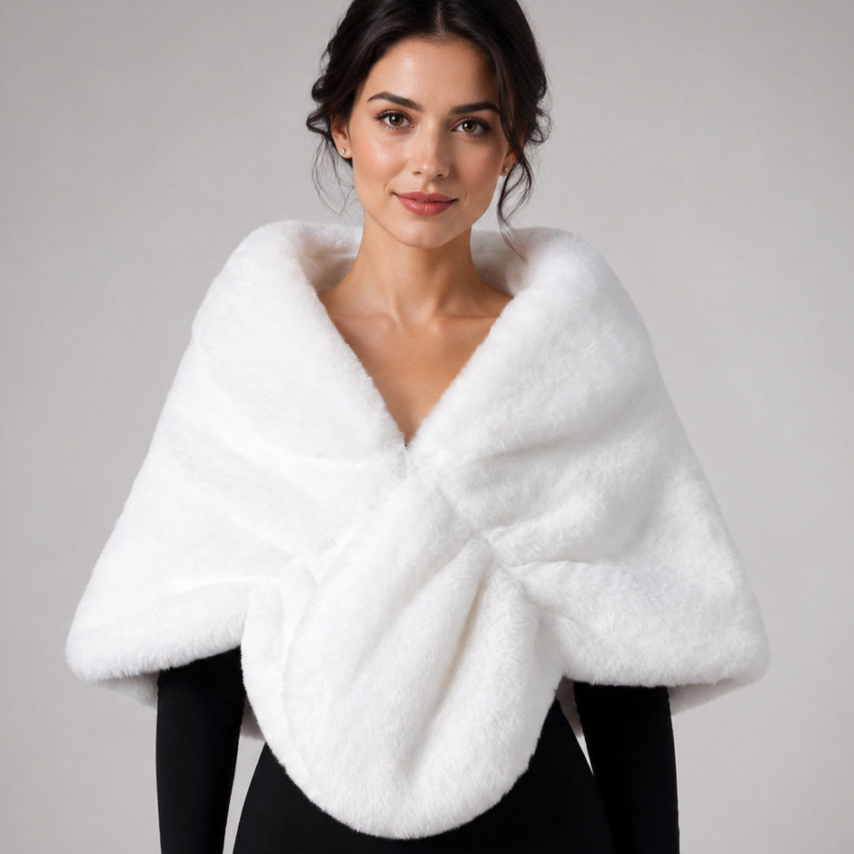 Women Elegant Faux Fur Stole in Capelet Cut Fashion Glam