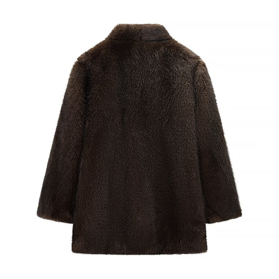 Women's short coat made of luxurious synthetic fur with straight cut Fashion Glam