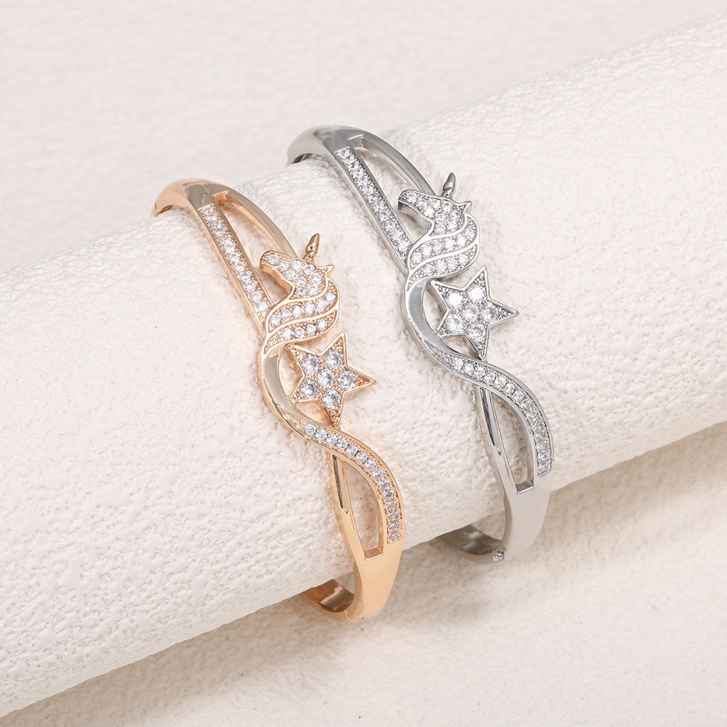 Women's bangle with elegant infinity pattern and sparkling zirconia Fashion Glam