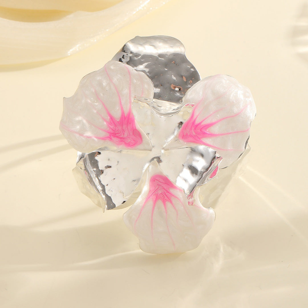 Women's flower-shaped ring made of shiny metal and high-quality epoxy resin Fashion Glam