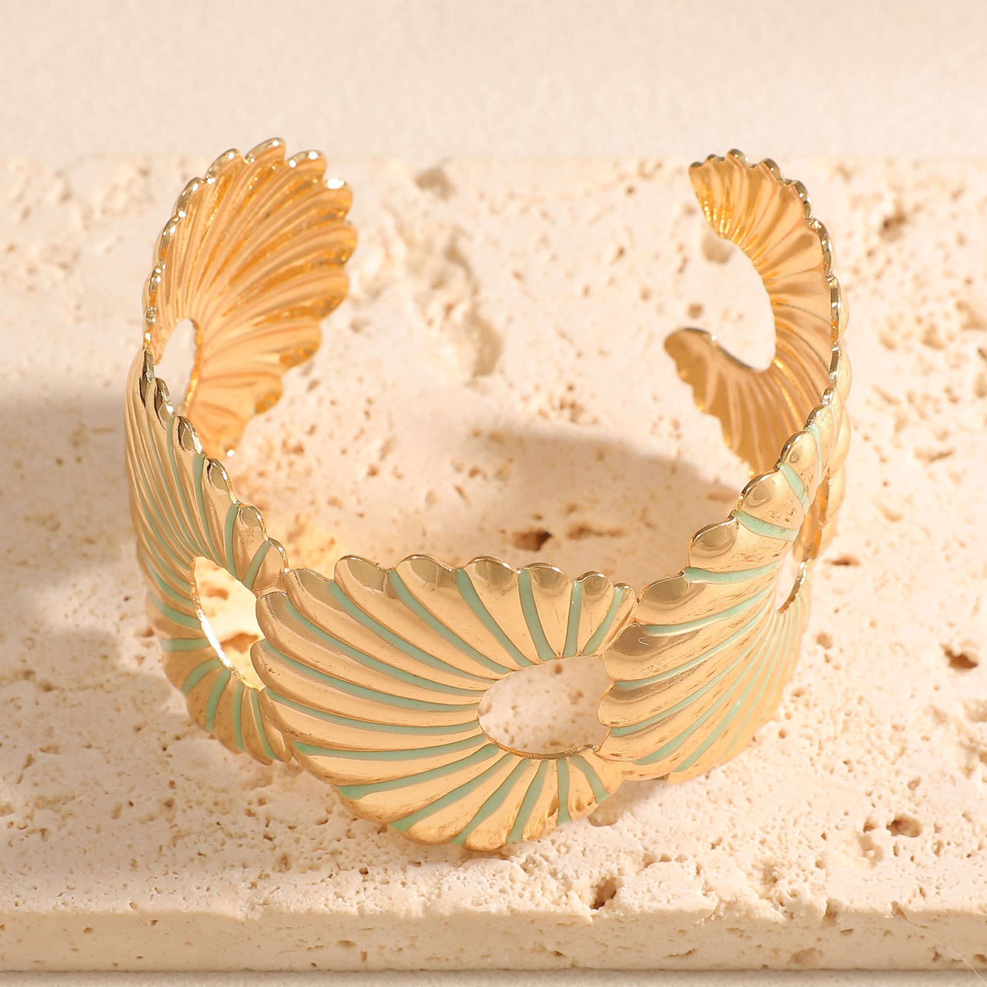 Women's bangle with elegant shell design Fashion Glam