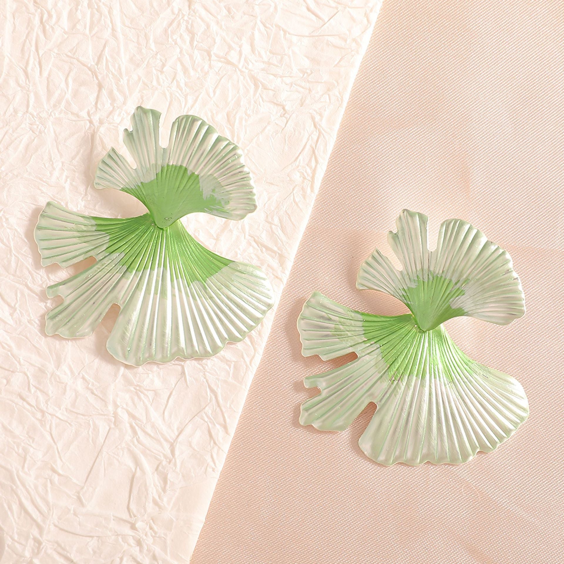 Women's hair accessories with elegant leaf design Fashion Glam