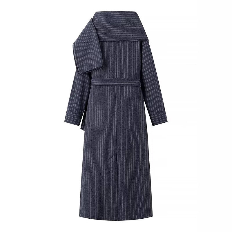 Women’s long coat with oversized shawl collar, belt at the waist and pinstripes Fashion Glam
