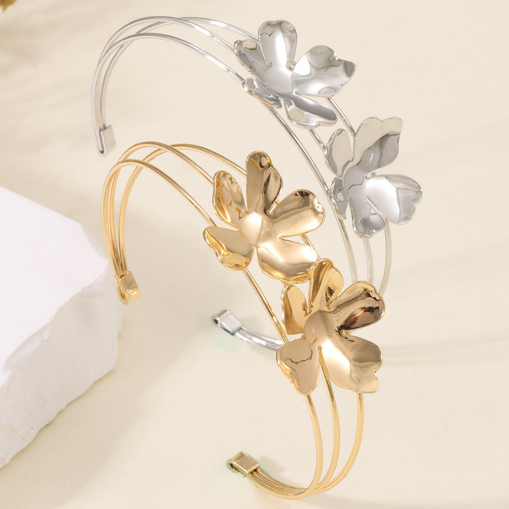 Women's cuff bracelet with artistic leaf motif Fashion Glam