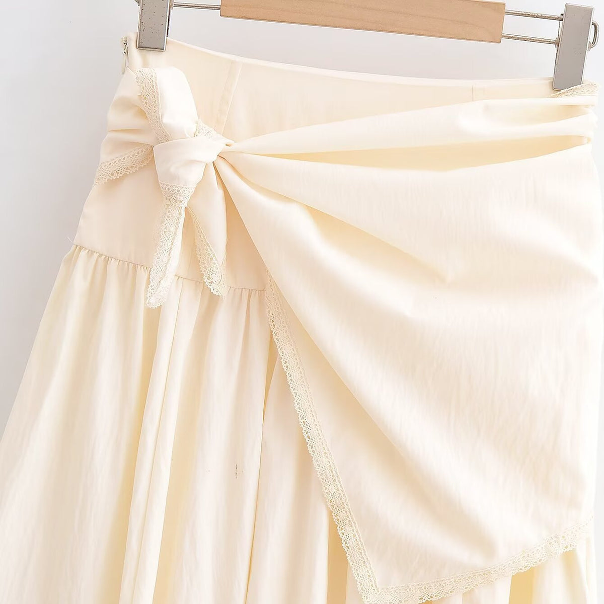 Women Midiskirt with Wrap Overlay, High Waist and Lace Trim Fashion Glam