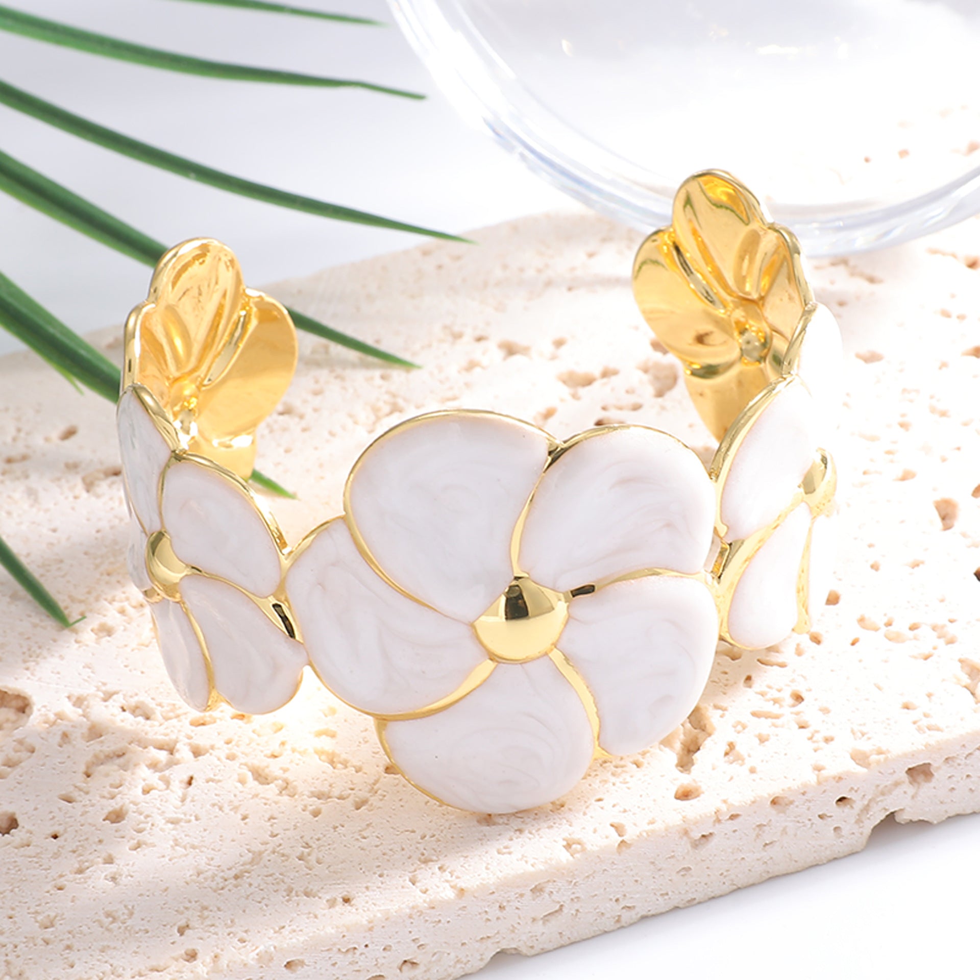 Ladies cuff bracelet with elaborate flower pattern Fashion Glam
