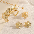 Women's wrist jewelry with floral design and high-quality surface finishing Fashion Glam
