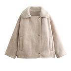 Women’s short jacket in boxy cut made of suede imitation with teddy lining and large flap pockets Fashion Glam
