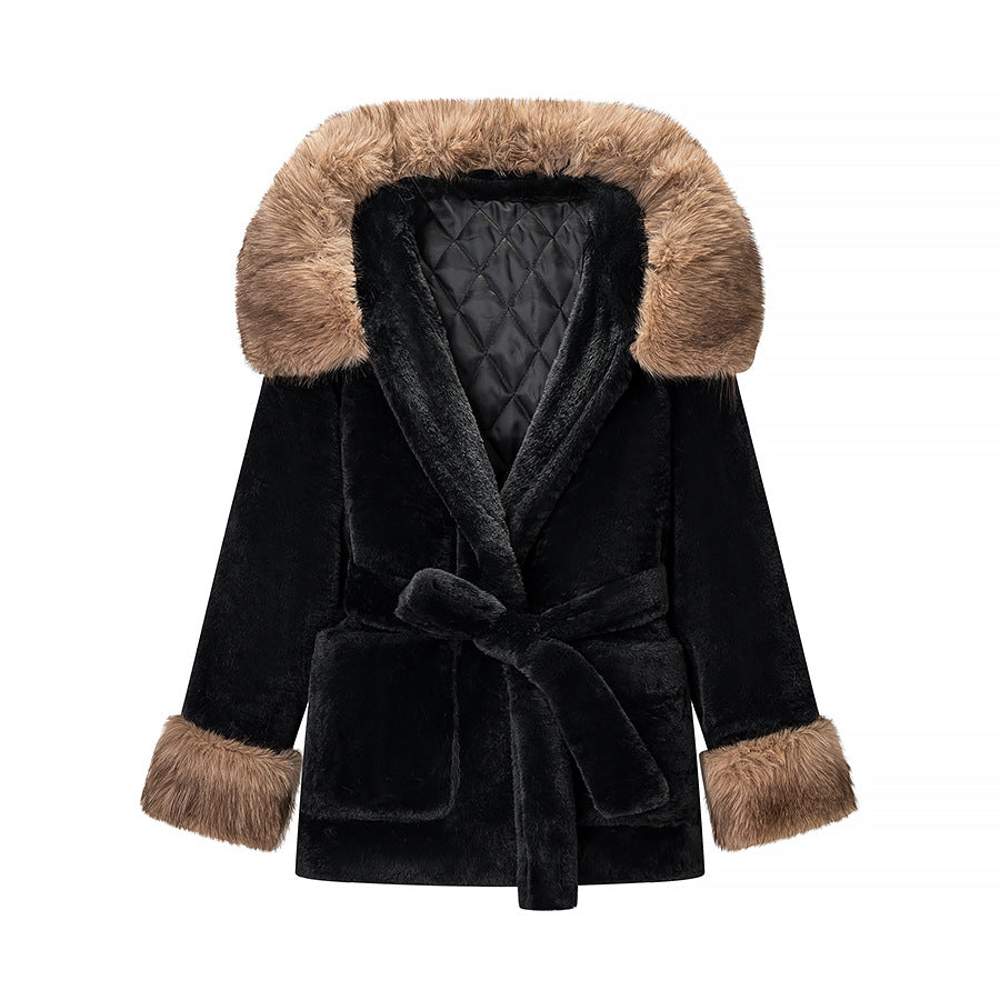 Ladies short coat made of luxurious faux fur with quilted inner lining, hood collar and waist belt Fashion Glam