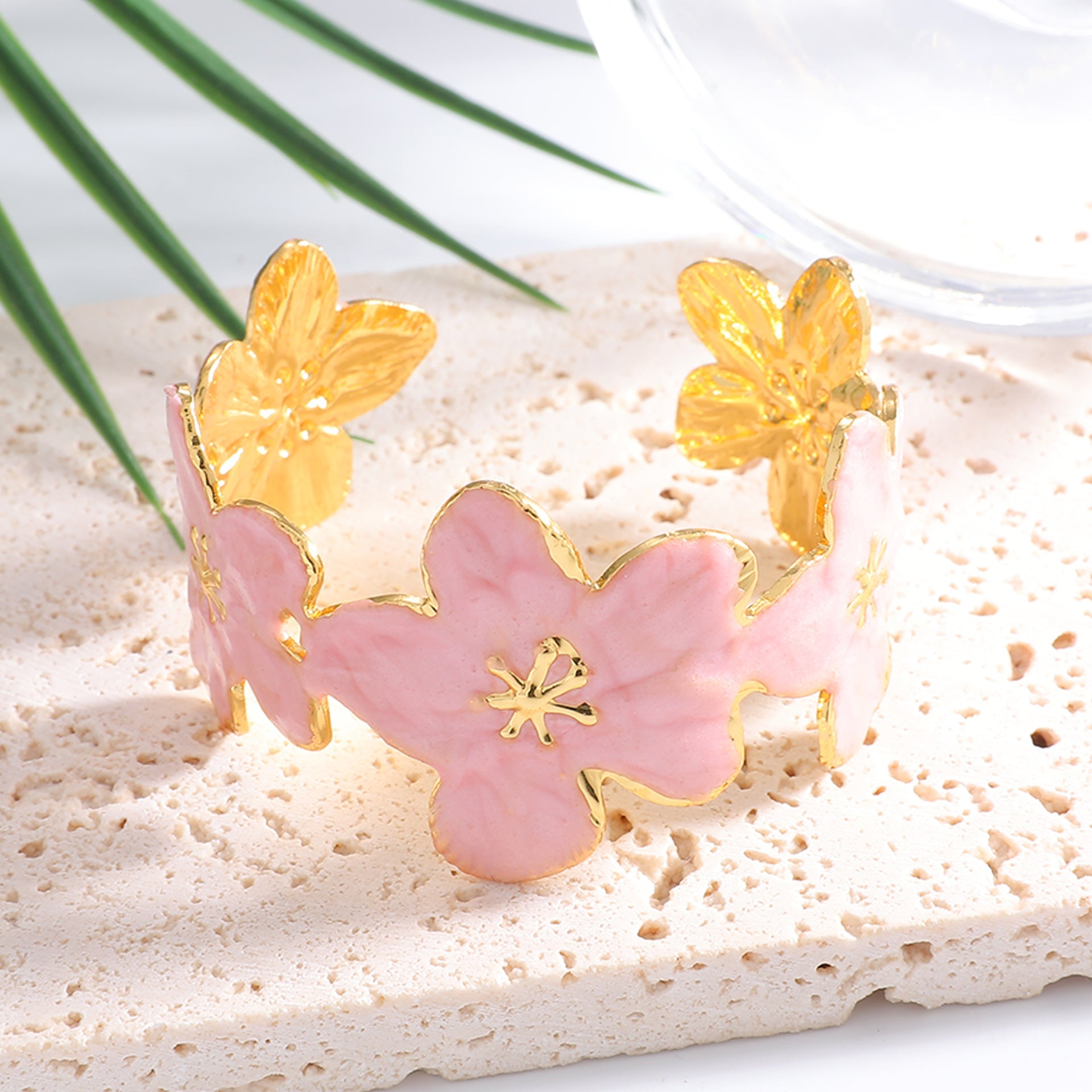 Ladies' bangle with floral motifs Fashion Glam