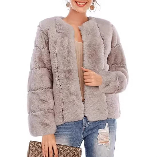 Women's Short Plush Bomber Jacket made of Faux Fur with Boxy Silhouette and Panel Sleeves Fashion Glam
