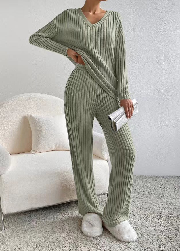 Women's Ribbed Relax Set made of Fine Knit with V-Neck and Loose Comfort Pants Fashion Glam