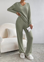 Women's Ribbed Relax Set made of Fine Knit with V-Neck and Loose Comfort Pants Fashion Glam