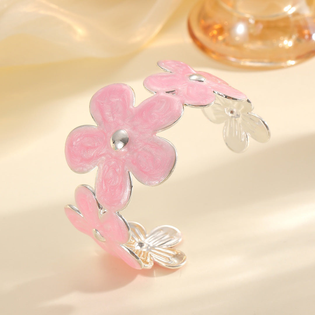 Women's bracelet made of high-quality metal with floral design Fashion Glam