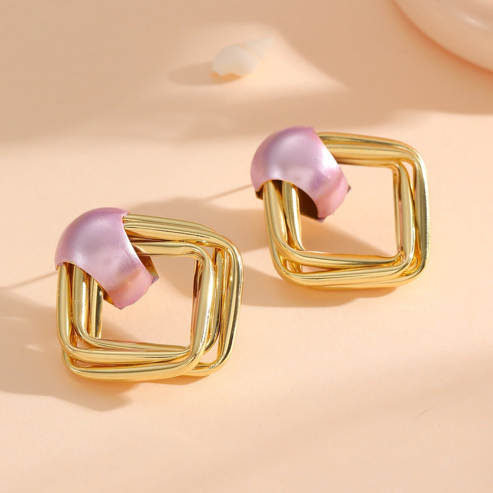 Women modern earrings with asymmetrical design Fashion Glam