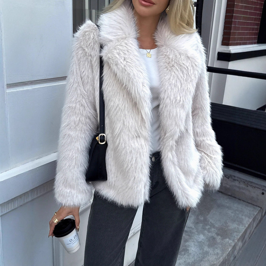 Ladies short jacket made of dense high-pile faux fur with voluminous lapel Fashion Glam