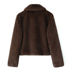 Women’s short jacket made of luxurious faux fur with a classic shirt collar Fashion Glam