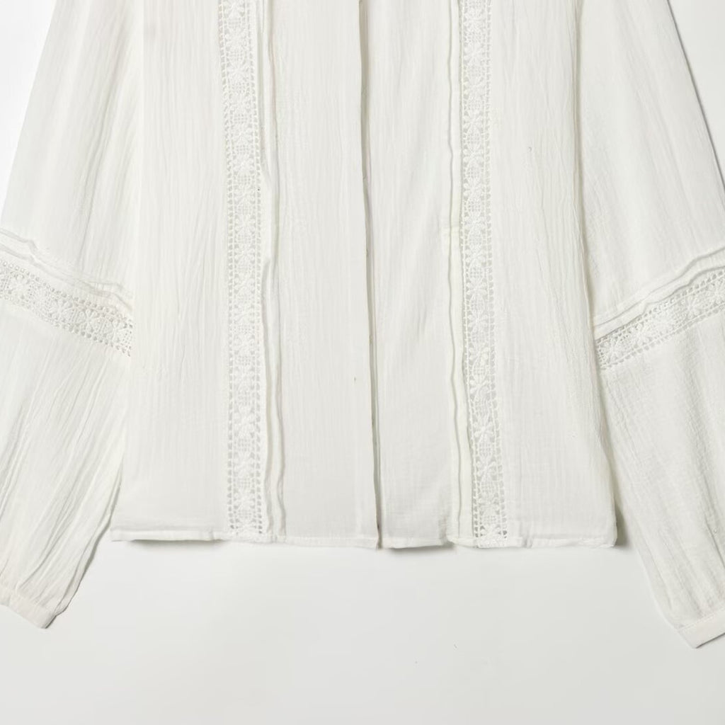 Ladies blouse with delicate lace appliqué, concealed button placket and balloon sleeves Fashion Glam