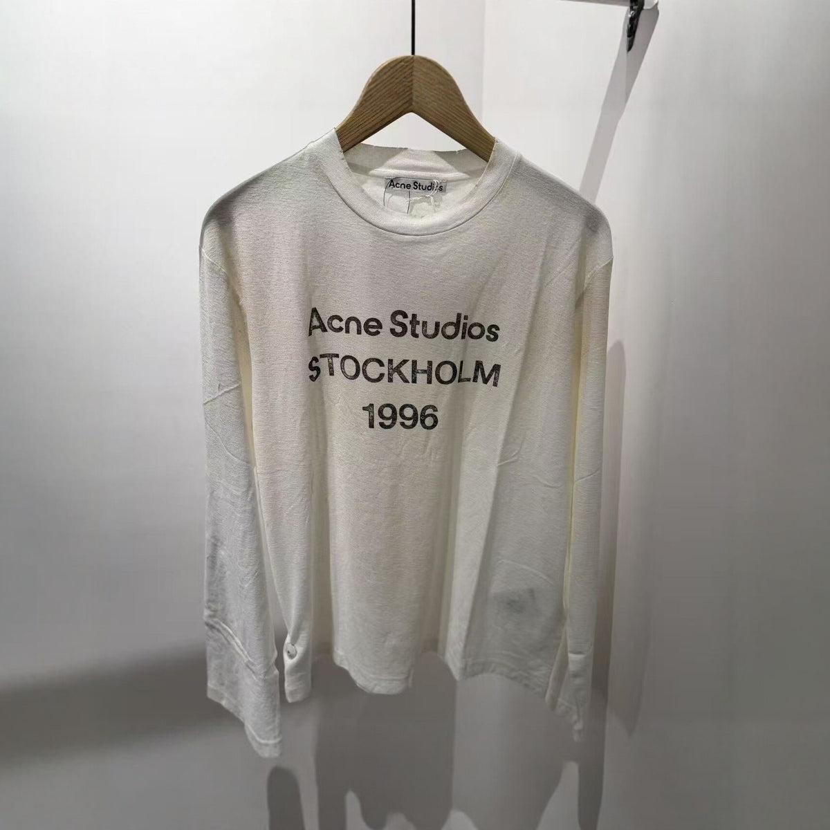 Men's Long Sleeve Shirt with Logo Print and Round Neckline Fashion Glam
