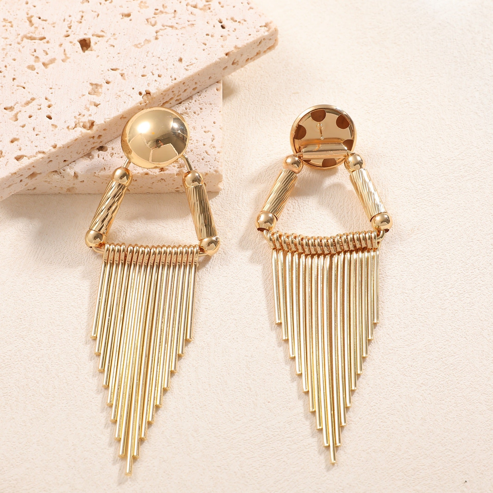 Ladies Hanging Earrings in Artistic Flower Design Fashion Glam